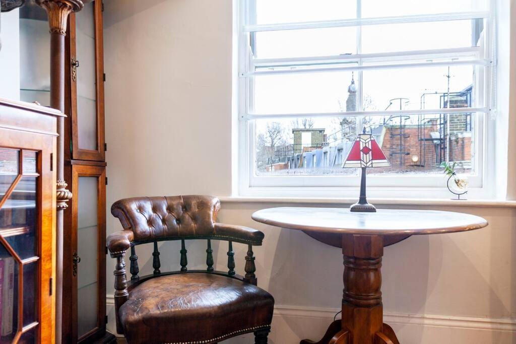 Outstanding Antique 1Br Flat In Soho Lägenhet London Exteriör bild