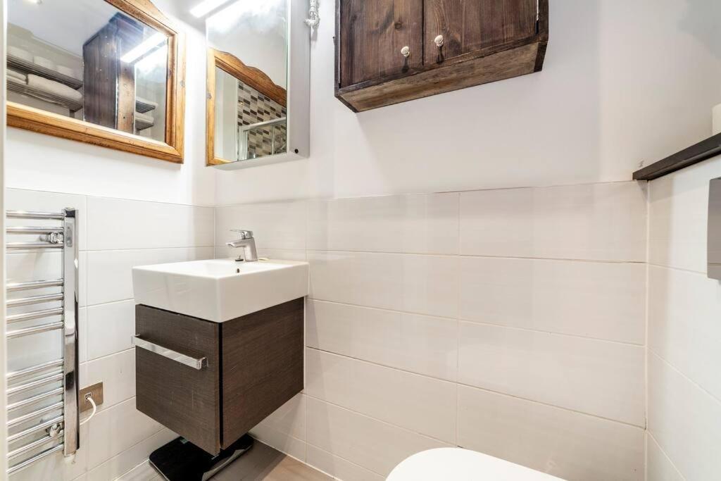 Outstanding Antique 1Br Flat In Soho Lägenhet London Exteriör bild